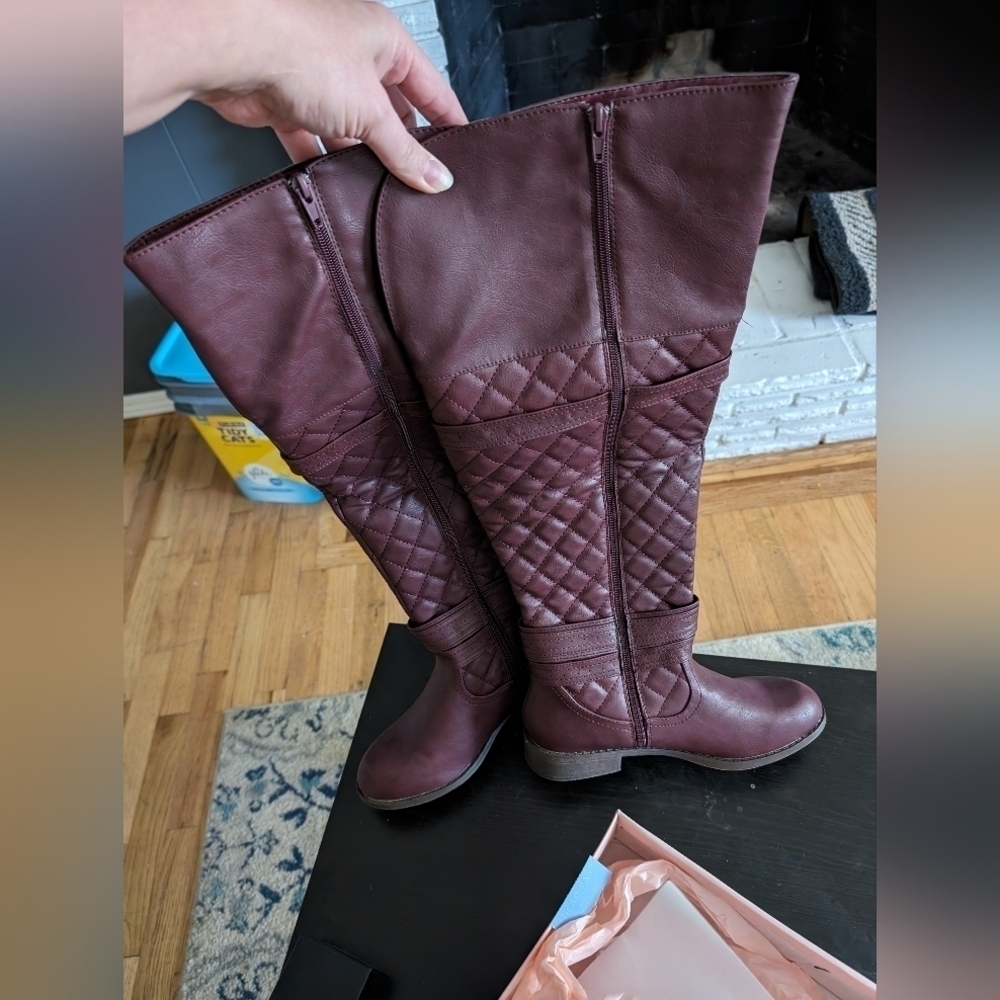 Nwt over the‎ calf boots Burgundy womens sz 8.5